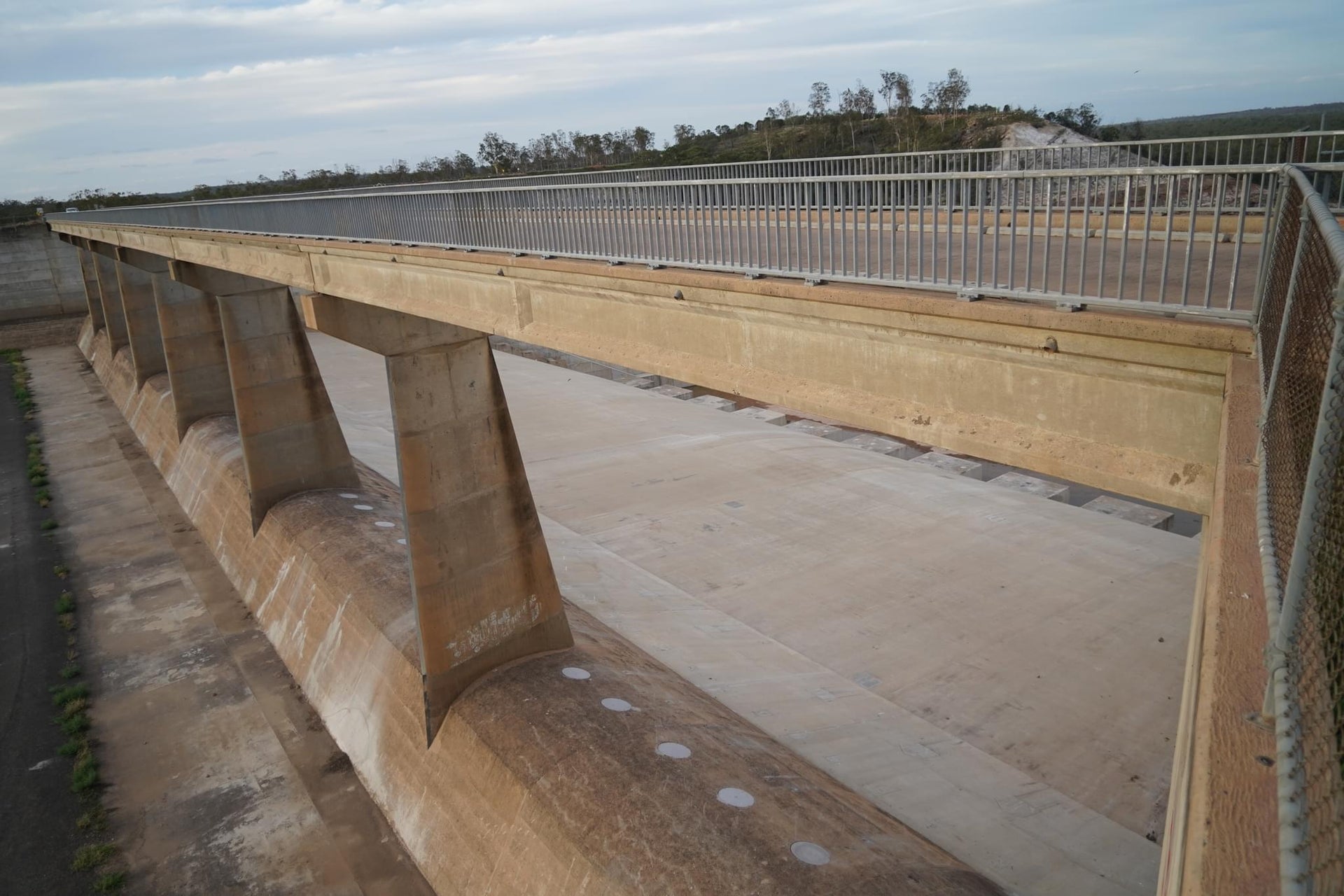 Bridged Hydrodam