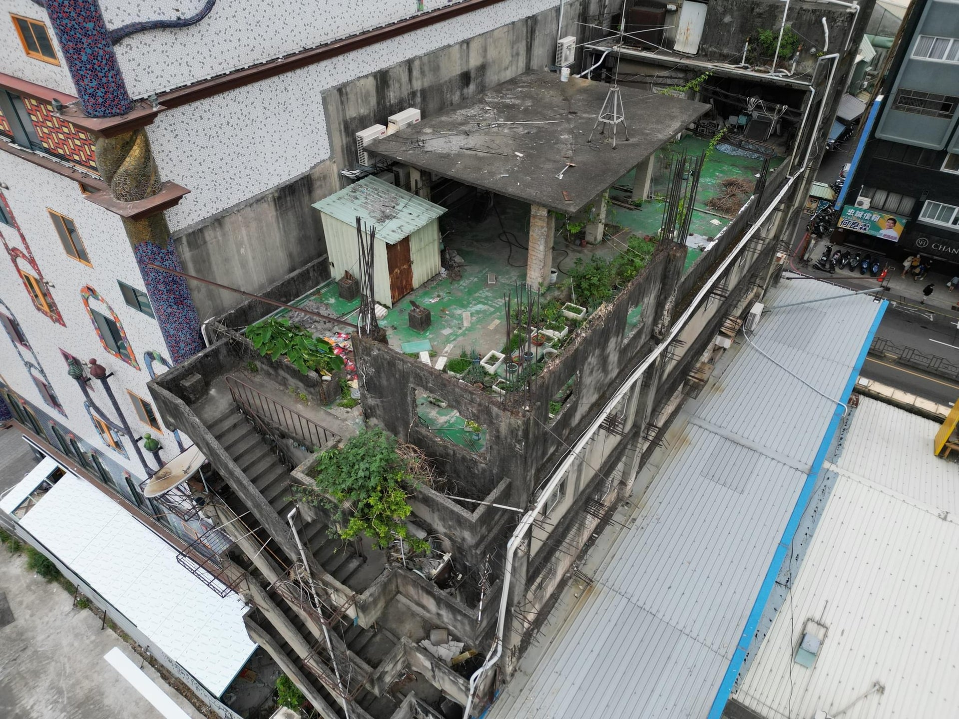 Creepy Taiwanese Slummy Building