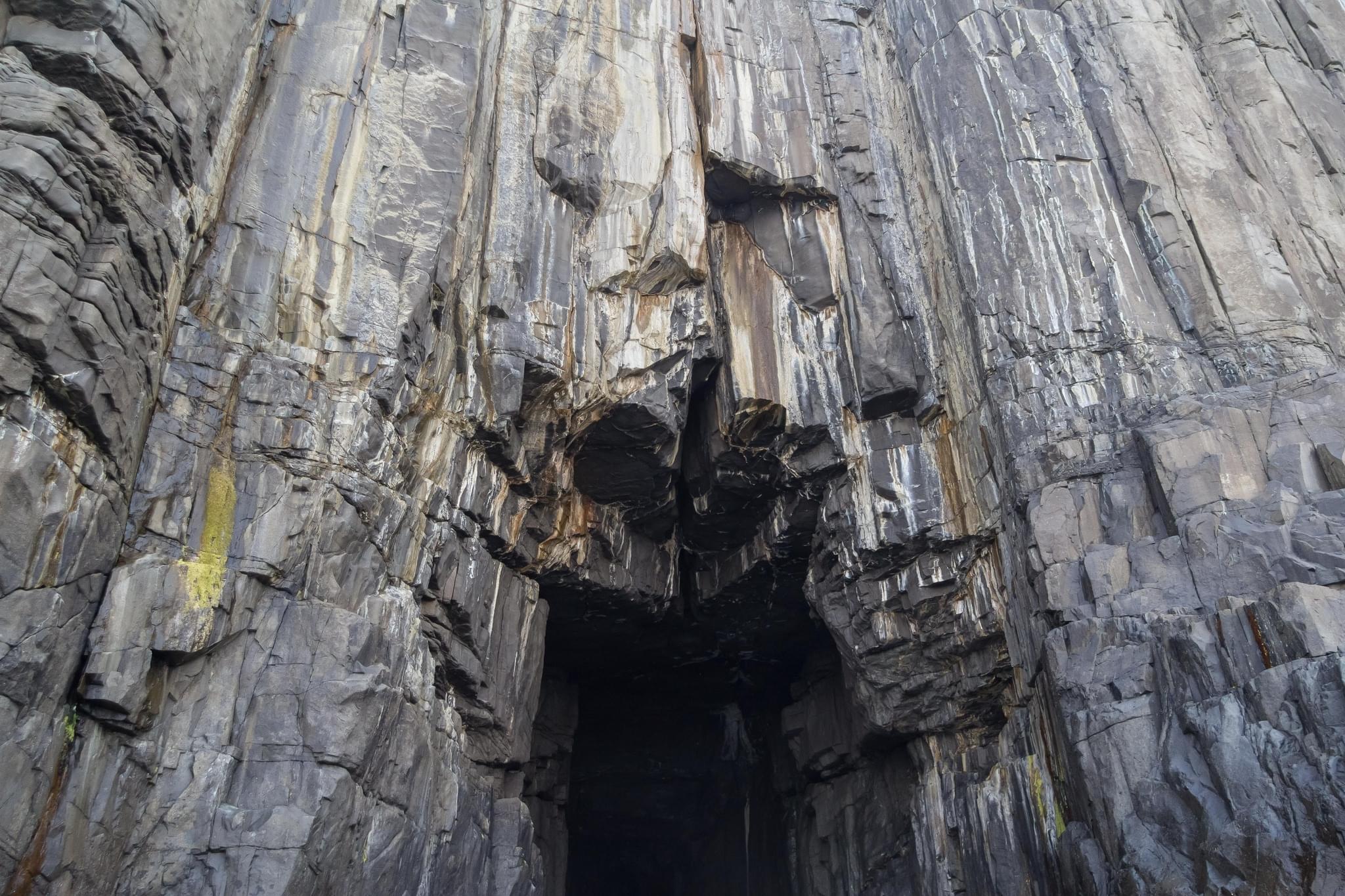 263 photos of Vertical Column Cliffs – Fotoref