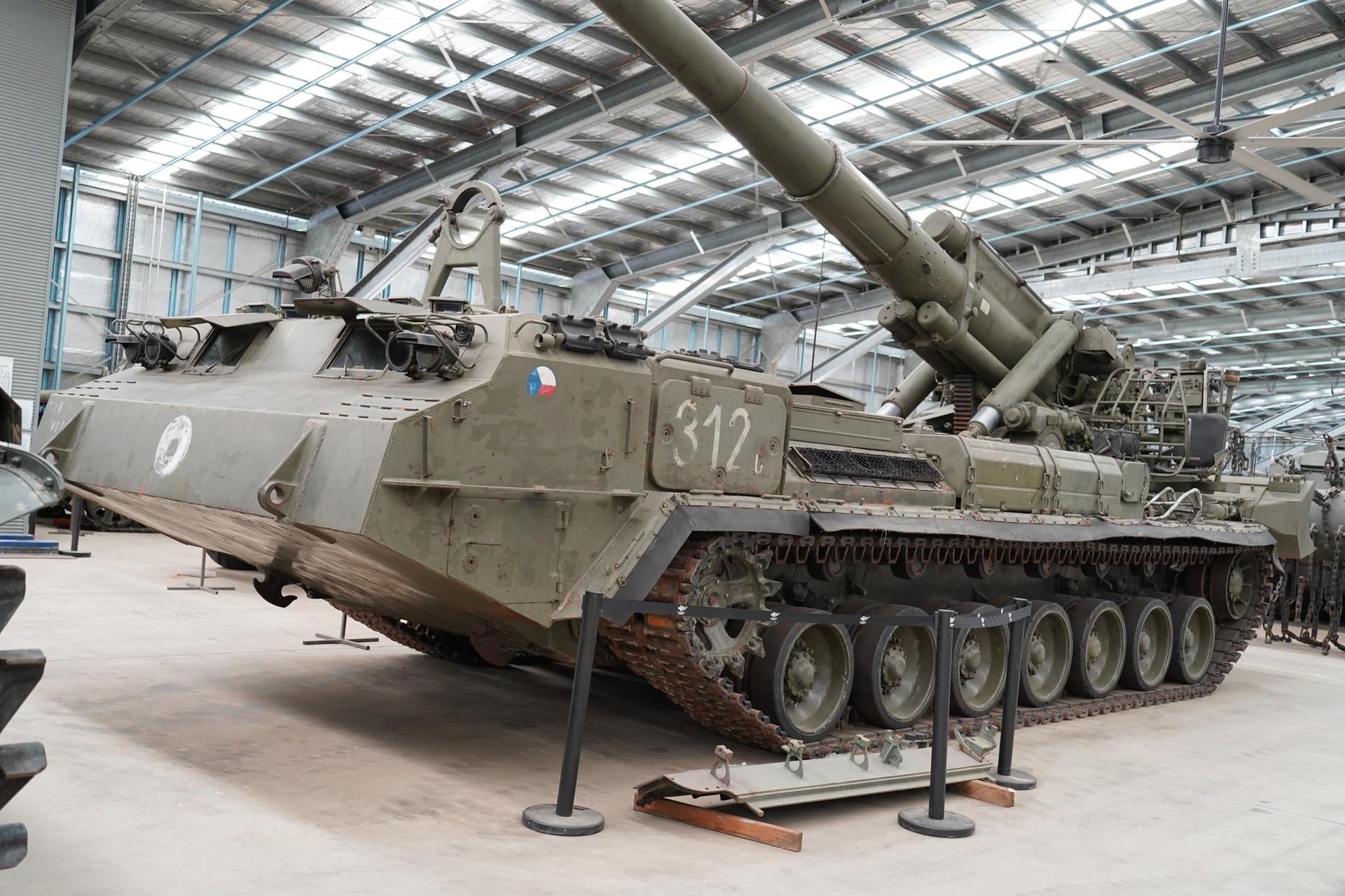 Soviet Howitzer 2S7 Pion